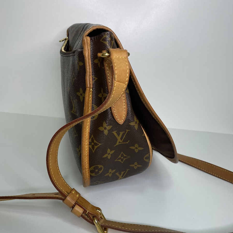 Bolsa de hombro Louis Vuitton Menilmontant 389033