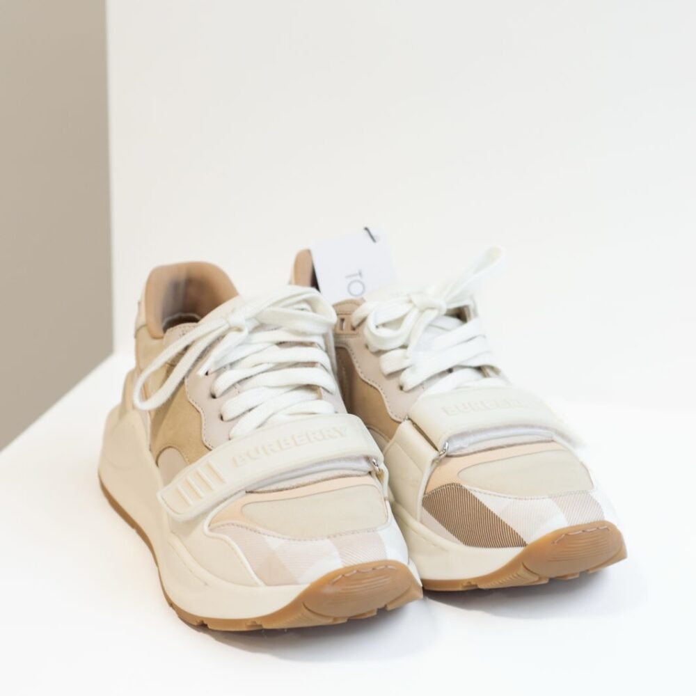36 Tenis Burberry tons claros - Image 3
