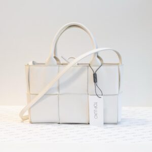 Bolsa Bottega Veneta branca Arco small