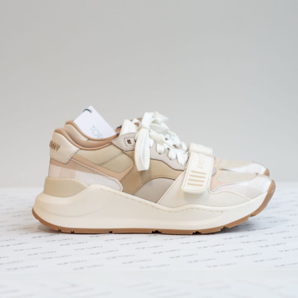 36 Tenis Burberry tons claros
