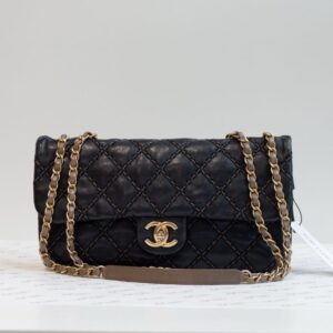 Bolsa Chanel preta single flap jumbo