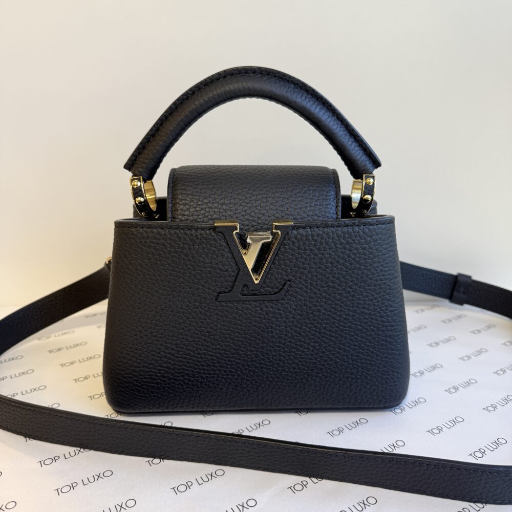 Bolsa Louis Vuitton Capucines preta mini