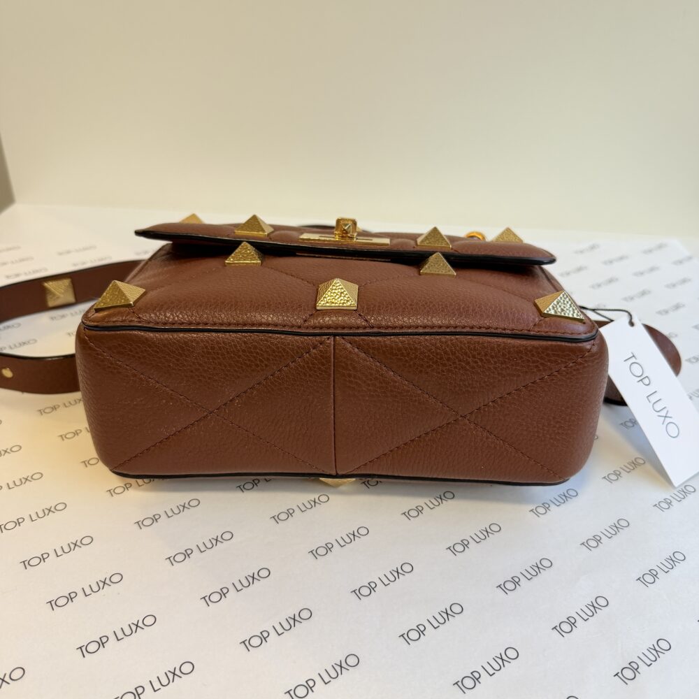 Bolsa Valentino caramelo roman stud media - Image 10