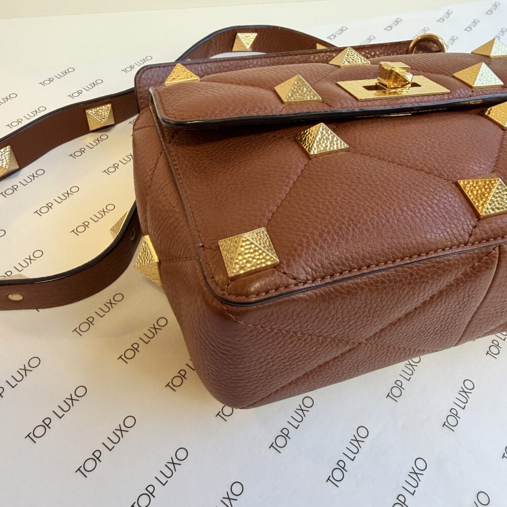 Bolsa Valentino caramelo roman stud media - Image 12