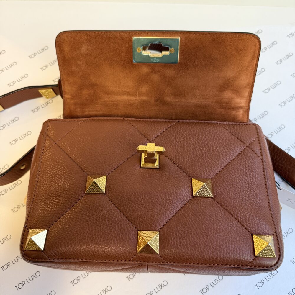 Bolsa Valentino caramelo roman stud media - Image 13