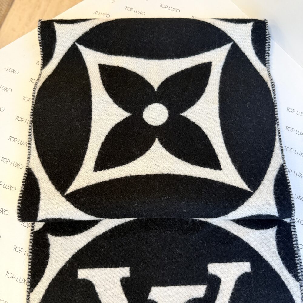 Cachecol LV medallion preto/branco - Image 3