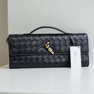 Clutch Bottega Veneta preta Andiamo