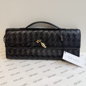 Clutch Bottega Veneta preta Andiamo