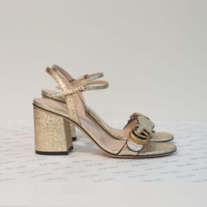35 Gucci dourada sandália