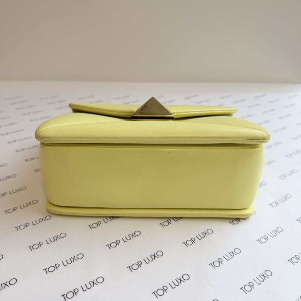 Bolsa Valentino amarela One stud small - Image 9