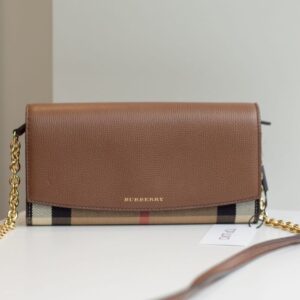 Bolsa Burberry clutch caramelo