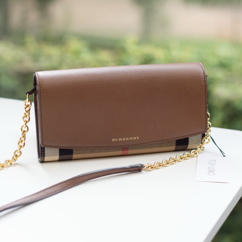 Bolsa Burberry clutch caramelo - Image 5